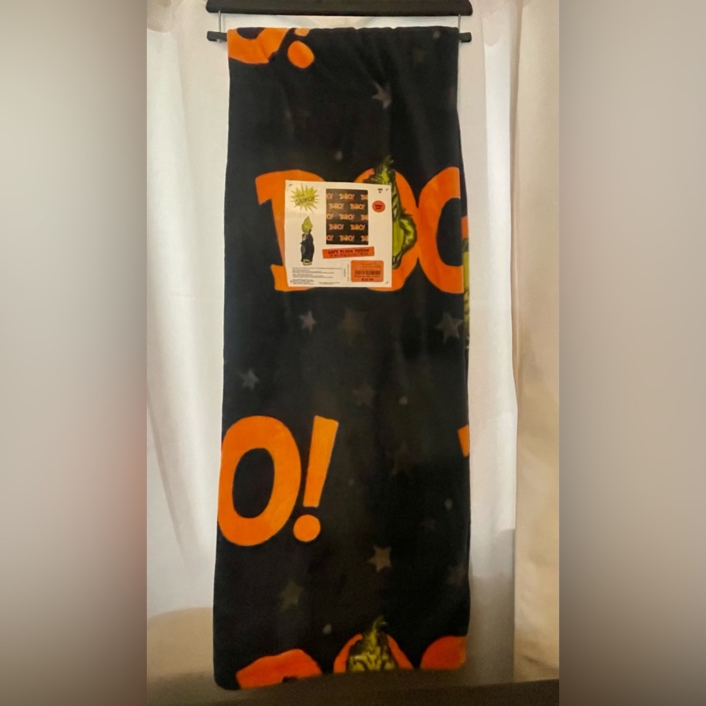 The Grinch Halloween Plush Throw